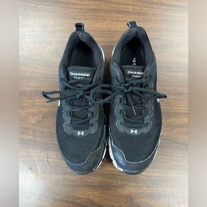 Men’s used/worn under Armour charger Assert. Size 9.5